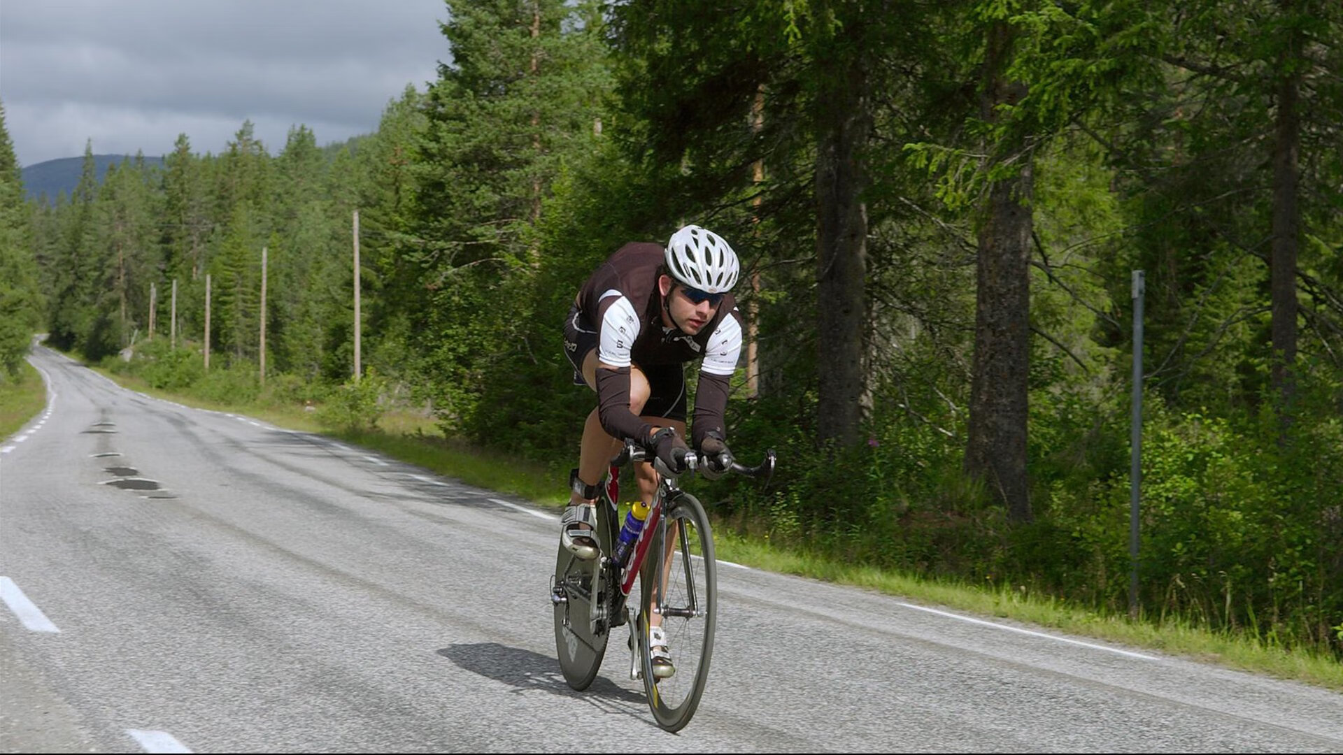皇家贝蒂斯控球持续拉扯防守空间，皇家贝蒂斯主帅